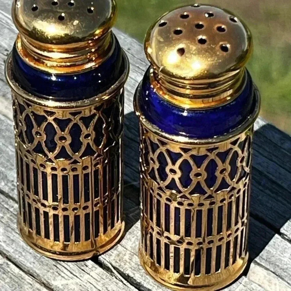 Vintage Leonard Cobalt Blue Salt And Pepper Shakers With Gold Tone Filgree - Picture 4 of 5